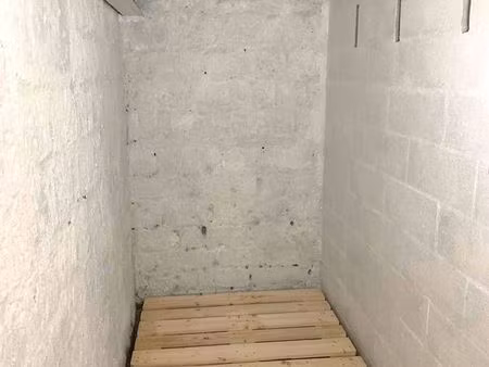 a louer cave 4m² : très saine  immeuble sécurisé - métro goncourt - belleville - 75011 par