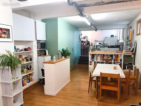 place de bureau dans un coworking à belleville