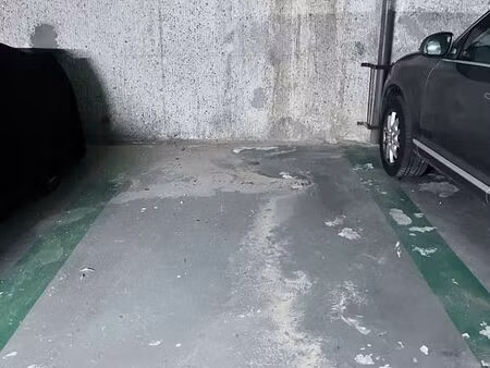 location de parking rue de l’université 75007 paris