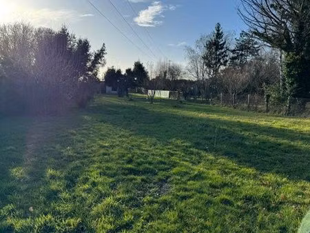 terrain de loisir avec une maisonnette 20m2