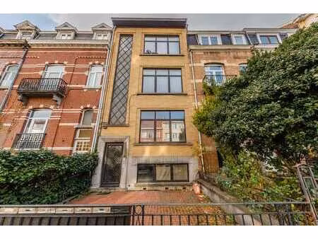 excellente localisation pour cet appartement à rafraichir