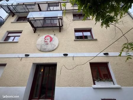 immeuble 10 pièces 200 m²