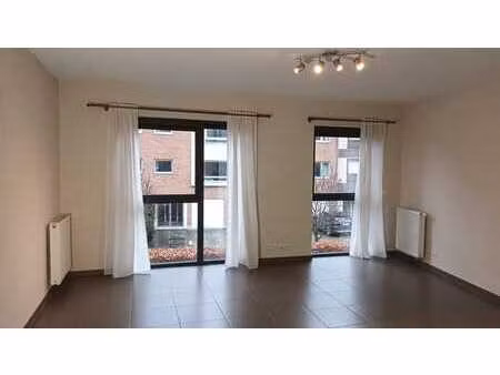 lumineux studio de 50 m2-peb b- quartier delta/ auderghem