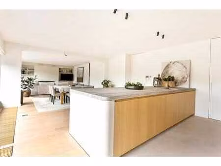 penthouse exclusif avec 3 chambres et 2 salles de bains