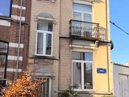 confortable maison bruxelloise près du parvis saint-pierre