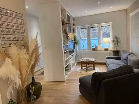 maison rénovée lumineuse avec jardin clôturé – 2 chambres