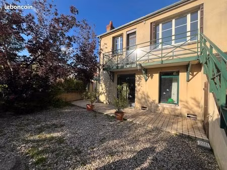 maison 10 pièces 235 m²