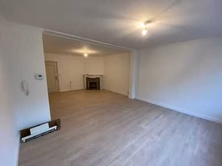 appartement à halle 1500. au premier étage