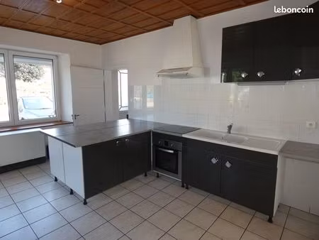 a louer logt 88 m2  3 pieces a la riviere drugeon