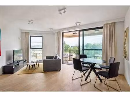 appartement moderne avec une chambre et terrasse