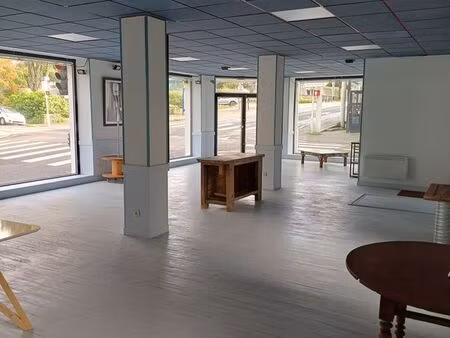 mur commerciaux 105 m2 + 30m2