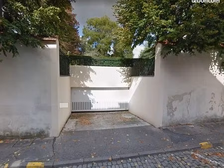 garage / box fermé centre ville rue perseval