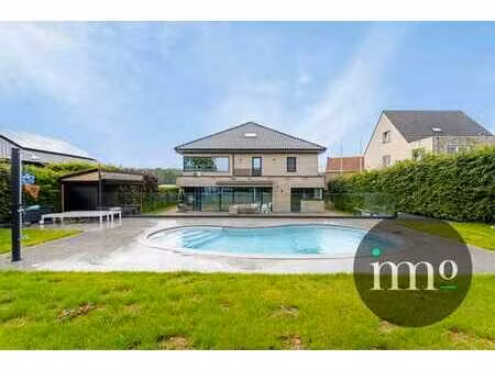 villa exclusive et meublée à roosdaal