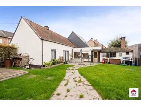 maison trois façades avec jardin à vendre à affligem