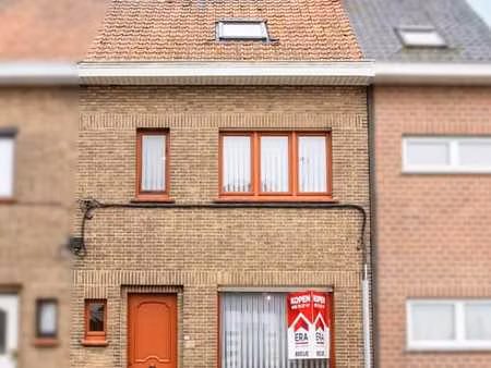 maison avec 4 chambres et garage avec accès arrière