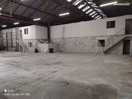 location d'entrepôts séparables de 245m² à louer