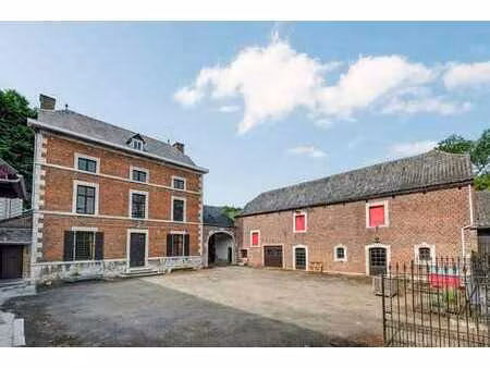 magnifigue ferme en bordure de rivière