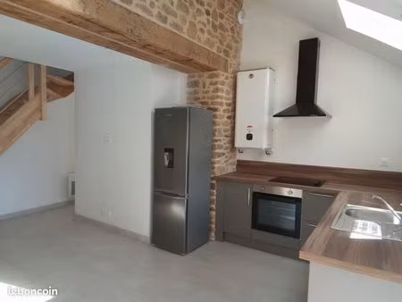 jolie maison mitoyenne en pierre et bois