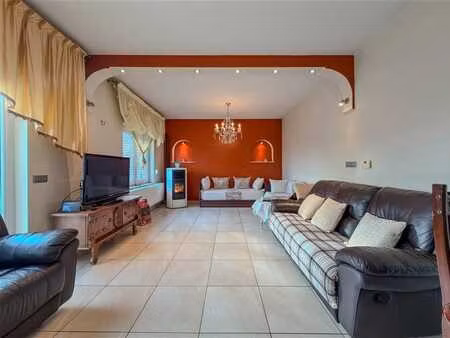 maison rénovée  3 ch  2 sdb  jardin  parkings (accès camionn