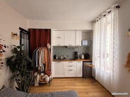 studio 19 m2 lumineux avec cachet - reims (rue coquebert)