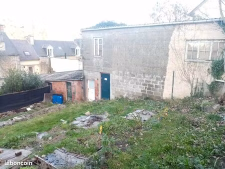 jardin de 130m2 bien exposé avec abris de rangement