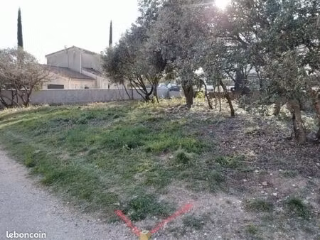 terrain 372m2 la garde adhémar