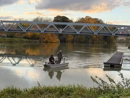terrain de loisir avec bungalow au bord de marne