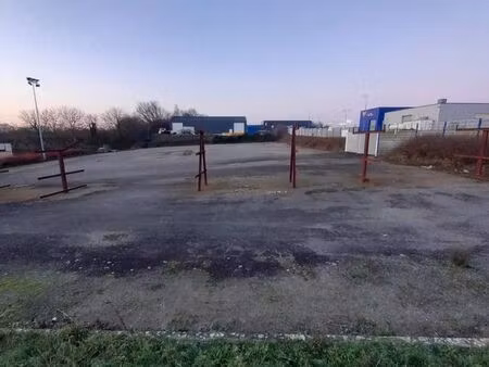 terrain 2600 m² entrammes