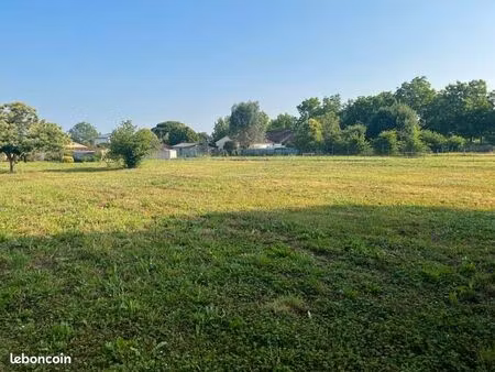 terrain 1 758 m² tonneins