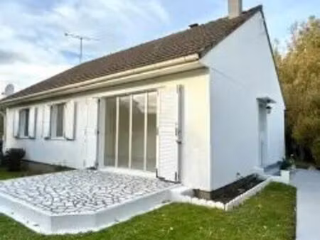 maison de plain pied de 90m² avec garage et terrain clos de 769m²