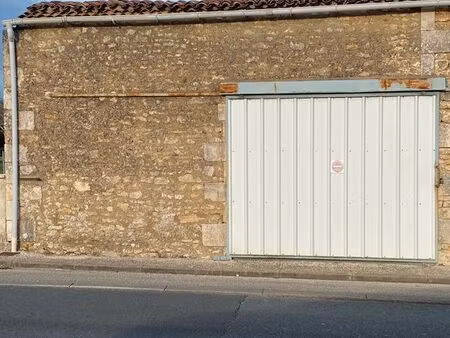 garage de stockage  30 m2  pour un véhicule ou moto ou mobilier