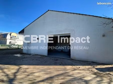 local d'activité 220 m²