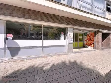 aumale // grande surface commerciale