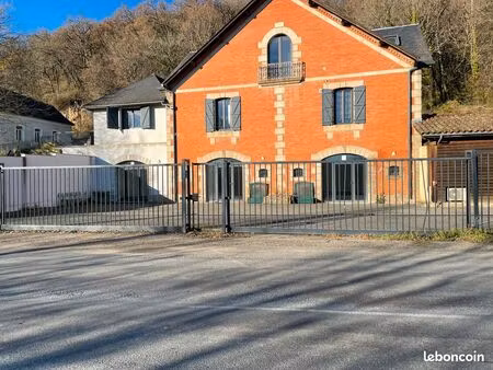 local pro 150 m2 + parking privatif