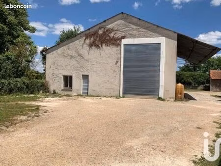 local professionnel à esvres 400m carrés