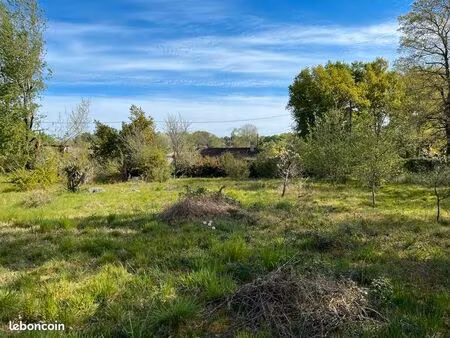 terrain 1 101 m² tresses