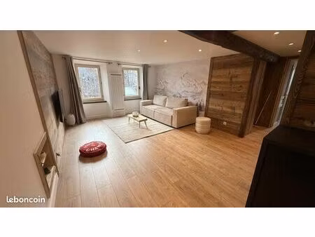 ensemble de deux appartements et un garage