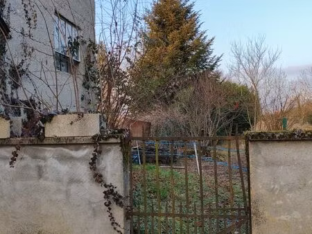 belle grange en pierre à rénover – jardin 5500 m² – le bouchage (38)