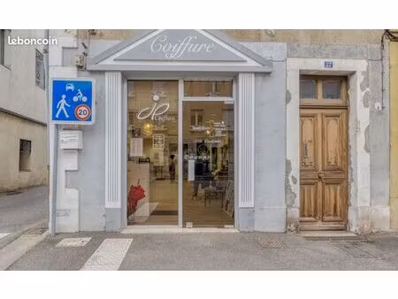 salon de coiffure à vendre – bonne réputation  équipe stable et clientèle solide