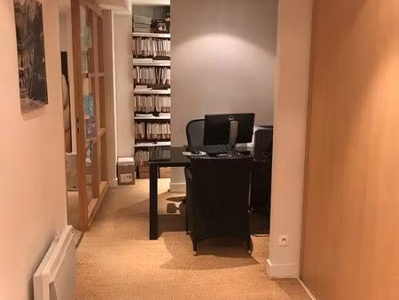 agréable local commercial disponible de suite