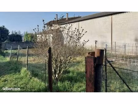 terrain 143 m² besayes