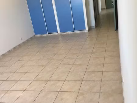 a louer local / bureau au 1er étage