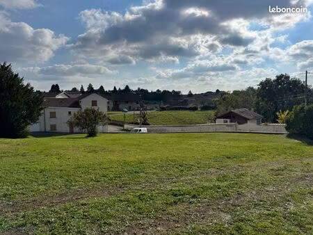 terrain 580 m² saint-savin