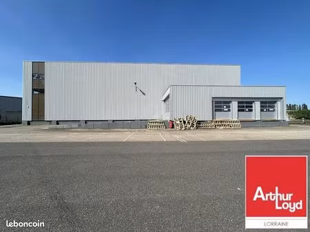 local d'activité 1 900 m²