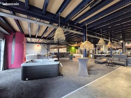 local commercial 1000 m² saint-estève