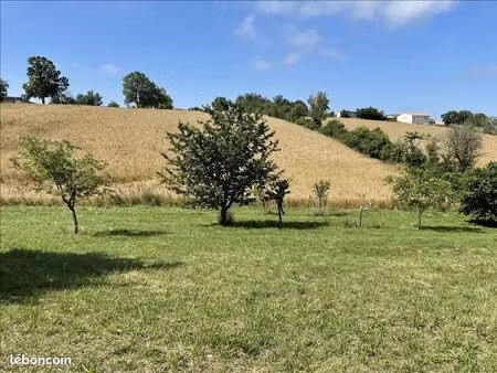 terrain 2 308 m² fleurance