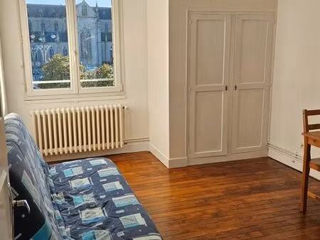 appartement meublé 44 5m² centre-ville saint-hilaire du harcouët