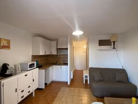 studio cabine proche commerce ouvert a l'année