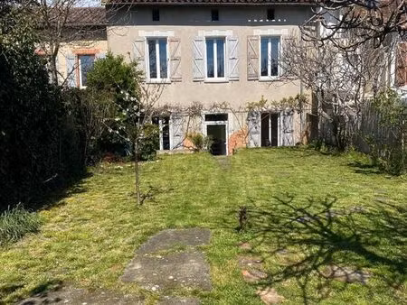 grande maison de ville avec jardin