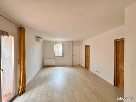 maison 3 pièces avec cour  3 faces  56 m² – quartier las cobas